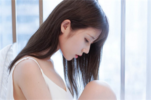 Gathering of Literary Figures at Night: Nightscapes and the Scent of Books Gathering of Literary Figures at Night: Nightscapes and the Scent of Books